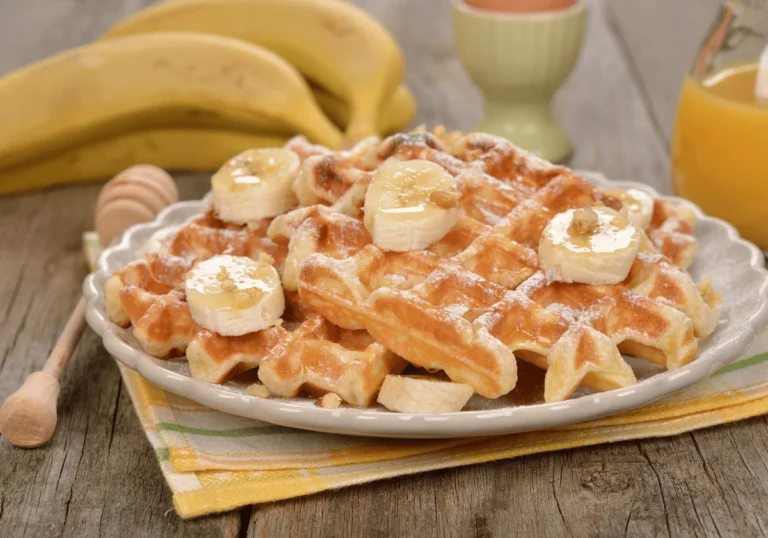 Wholesome Twist: 3-Ingredient Vegan Waffles with a Flavor Surprise!